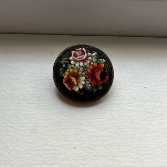2 Vintage Italian micro mosaic pins - Picture 3 of 4